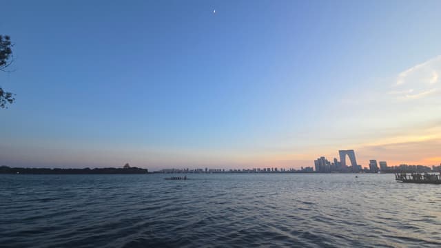 金鸡湖